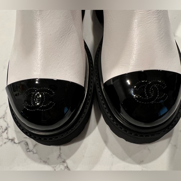 Chanel two-tone lug boot size 39 - Picture 6 of 6